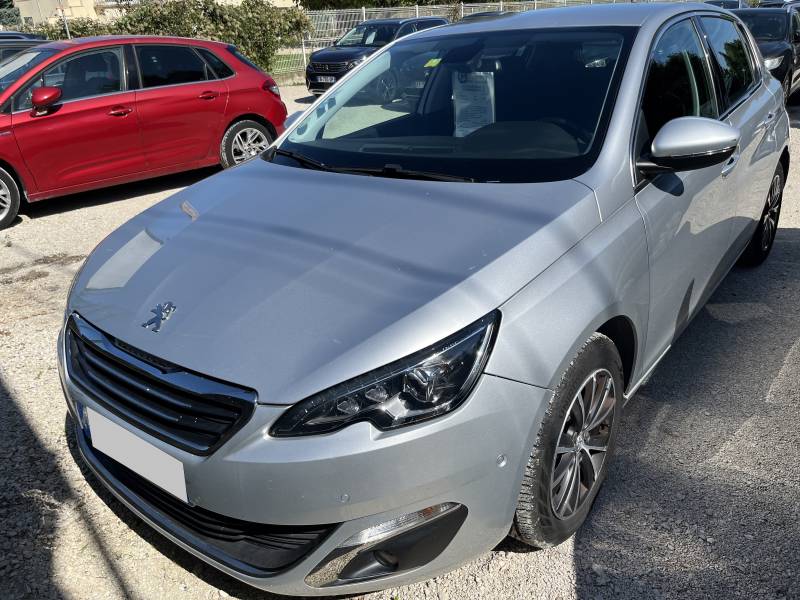 Voiture d’occasion PEUGEOT 308 II 1.6 BLUE HDI 120 Allure Business. 5p. BV6. avec GPS Europe Ecran Tactile et Régulateur + Limiteur de vitesse ainsi que Radar AV/AR. Garantie 12 Mois.