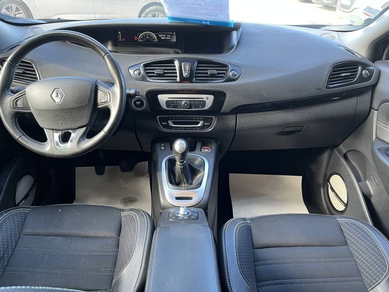 voiture d’occasion RENAULT SCENIC III Ph3 1.6 DCI 130 Bose Edition, un monospace élégant et pratique, parfaitement adapté aux besoins familiaux ou professionnels. A CARPENTRAS
