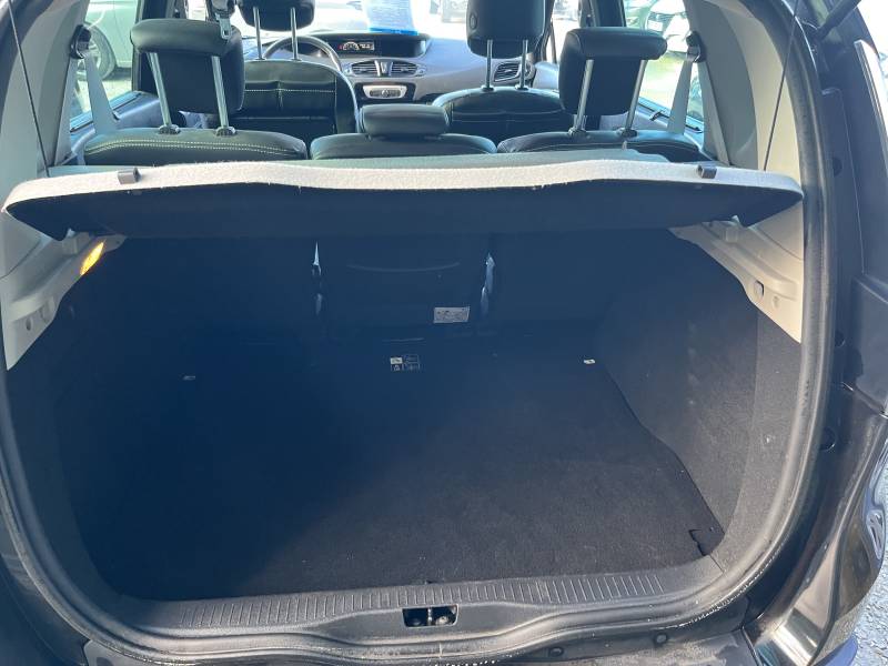 Nous mettons en avant un rapport qualité/prix avantageux, afin de rendre la voiture d’occasion RENAULT SCENIC III Ph3 accessible sans compromis sur la qualité. A AIX EN PROVENCE