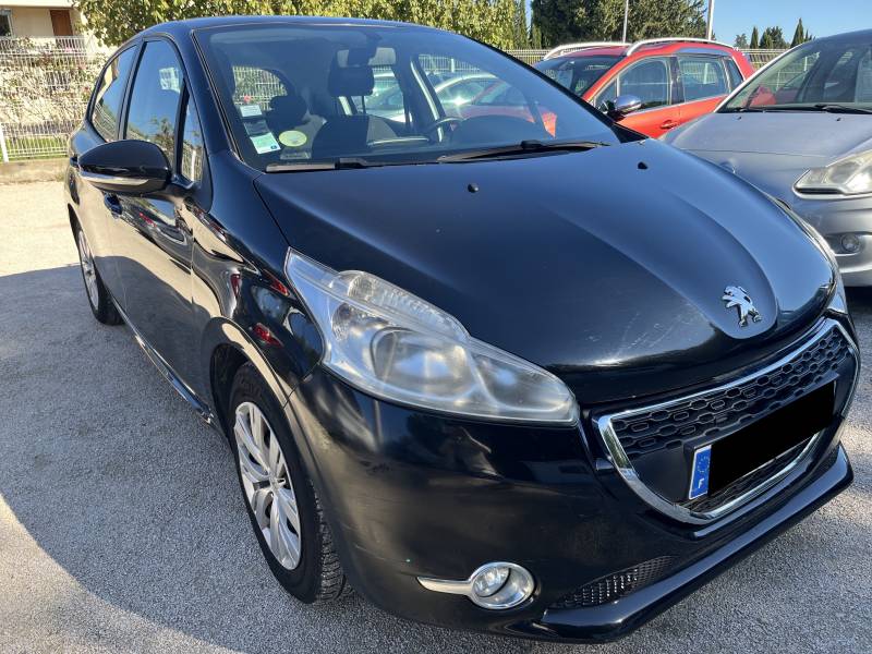 voiture d’occasion PEUGEOT 208 1.4 HDI 70 Active. Reconnue pour son confort de conduite et sa sobriété. A ORANGE