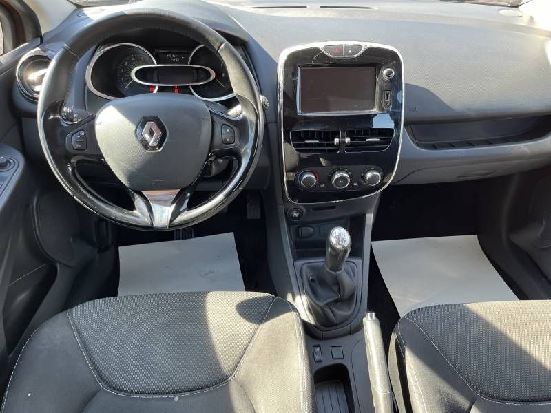 Voiture d’occasion RENAULT CLIO IV 1.5 DCI 90 ZEN. 5p. Garantie 12 Mois avec Régulateur + Limiteur de vitesse et Mode Eco ainsi que LEDS. Garantie 12 Mois.