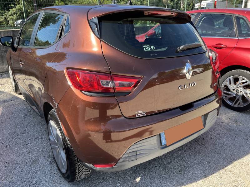 Elle est équipée d’une boîte manuelle 5 vitesses, d’un moteur diesel 1.5 DCI 90 ch, et affiche une consommation maîtrisée avec seulement 95 g/km de CO² (Crit’Air 2). A AIX EN PROVENCE