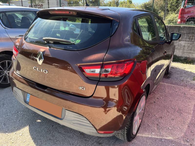 Voiture d’occasion RENAULT CLIO IV 1.5 DCI 90 ZEN. 5p. Garantie 12 Mois avec Régulateur + Limiteur de vitesse et Mode Eco ainsi que LEDS. Garantie 12 Mois.