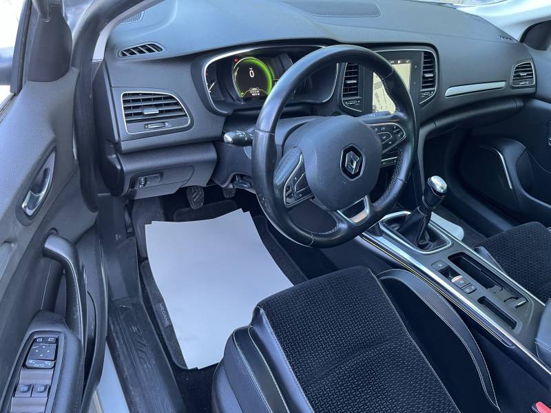Voiture d’occasion RENAULT MEGANE IV 1.6 DCI 130 Intens. BV6. 5p. Avec Grand GPS Europe Tactile et radar AV + AR + Caméra de Recul ainsi que Sièges Semi-Cuir. Garantie 12 Mois.