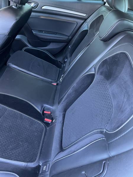 Voiture d’occasion RENAULT MEGANE IV 1.6 DCI 130 Intens. BV6. 5p. Avec Grand GPS Europe Tactile et radar AV + AR + Caméra de Recul ainsi que Sièges Semi-Cuir. Garantie 12 Mois.