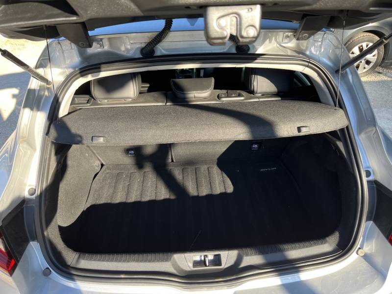 Voiture d’occasion RENAULT MEGANE IV 1.6 DCI 130 Intens. BV6. 5p. Avec Grand GPS Europe Tactile et radar AV + AR + Caméra de Recul ainsi que Sièges Semi-Cuir. Garantie 12 Mois.