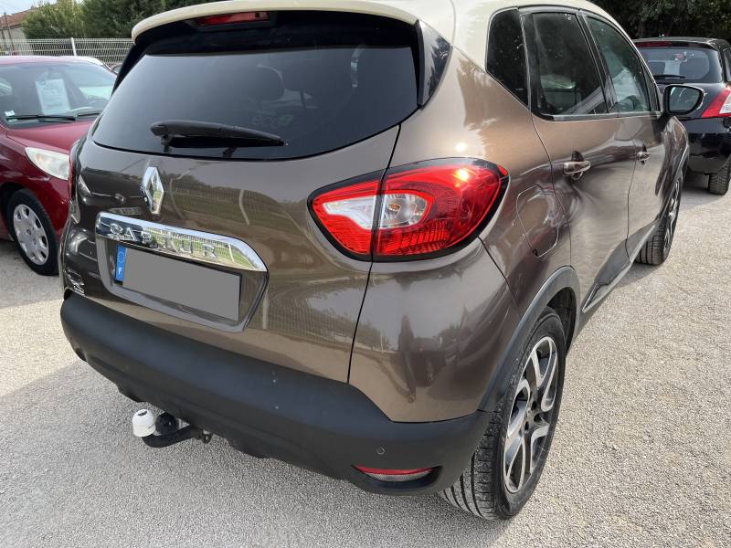 Voiture d’occasion RENAULT CAPTUR 1.5 DCI 90 Intens. 5p. avec régulateur et limiteur de vitesse et Crochet d’Attelage AR ainsi que GPS Europe tactile. Garantie 12 Mois.
