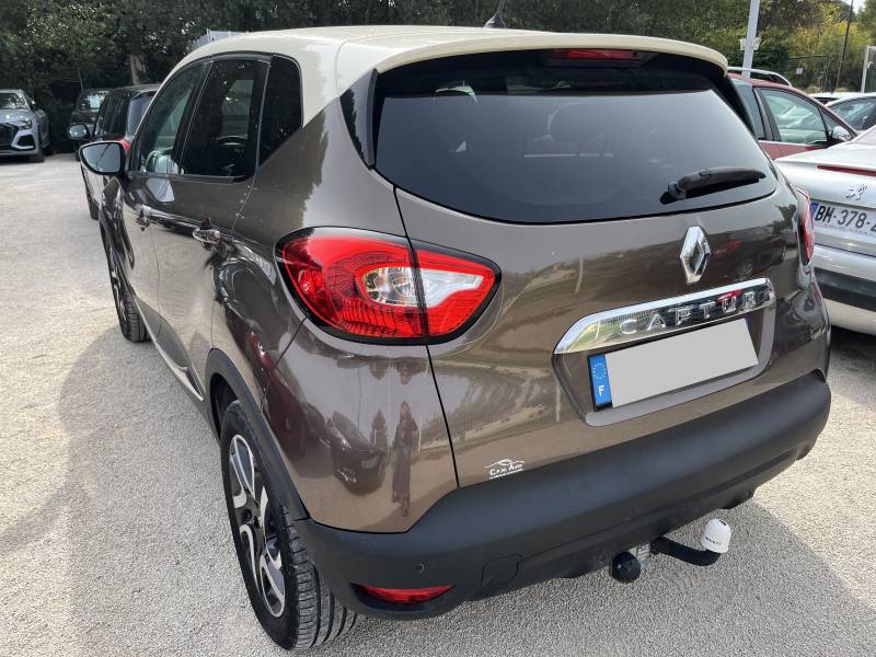 Voiture d’occasion RENAULT CAPTUR 1.5 DCI 90 Intens. 5p. avec régulateur et limiteur de vitesse et Crochet d’Attelage AR ainsi que GPS Europe tactile. Garantie 12 Mois.