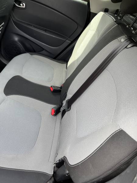 Voiture d’occasion RENAULT CAPTUR 1.5 DCI 90 Intens. 5p. avec régulateur et limiteur de vitesse et Crochet d’Attelage AR ainsi que GPS Europe tactile. Garantie 12 Mois.