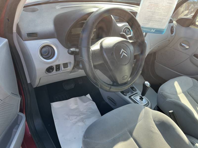 Voiture d’occasion CITROEN C3 I Ph2 1.4 HDI 70 Exclusive. SENSODRIVE 5p. Avec Régulateur et Limiteur de vitesses ainsi que radar de recul. Garantie 12 Mois.