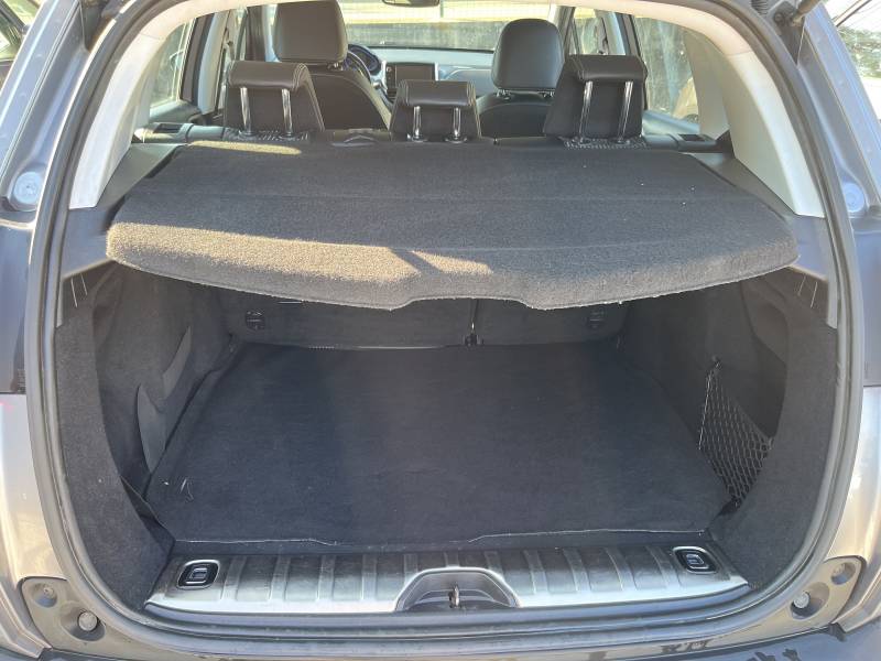  SUV compact fiable et économique, cette voiture d’occasion PEUGEOT 2008 I Ph2 1.6 Blue HDI 100 Allure Business séduit par son confort, sa polyvalence et son excellent rapport qualité/prix.  A CARPENTRAS