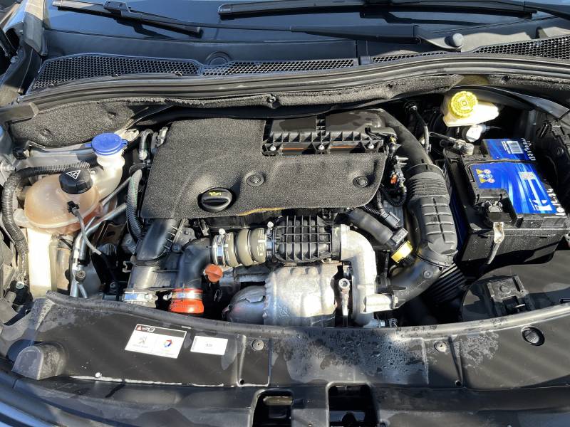 Voiture d’occasion PEUGEOT 2008 I Ph2 1.6 Blue HDI 100 Allure Business. 5p. avec Radar de Recul et Caméra ainsi que sièges semi-cuir. Garantie 12 Mois.