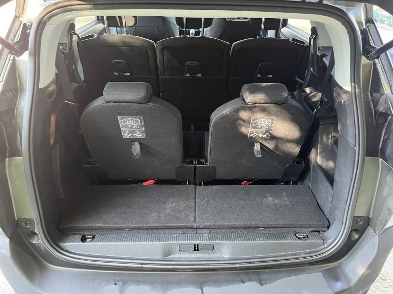 Voiture d’occasion PEUGEOT 5008 II 1.5 BLUE HDI 130 Allure Pack. EAT 8. 7P. 1ère Main. avec GPS Europe tactile et Sièges Semi-Cuir et puis radar AV et AR ainsi que caméra de recul. Garantie 12 Mois.