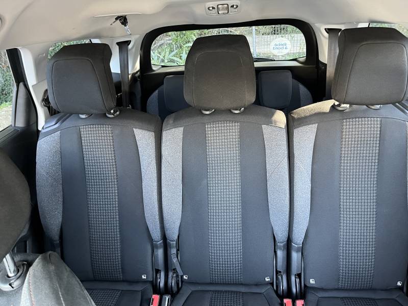 Voiture d’occasion PEUGEOT 5008 II 1.5 Blue HDI 130 Active Business. 7P. BV6.  Avec GPS Europe tactile et régulateur et limiteur de vitesse ainsi que Radar AV + AR. Garantie 12 Mois.