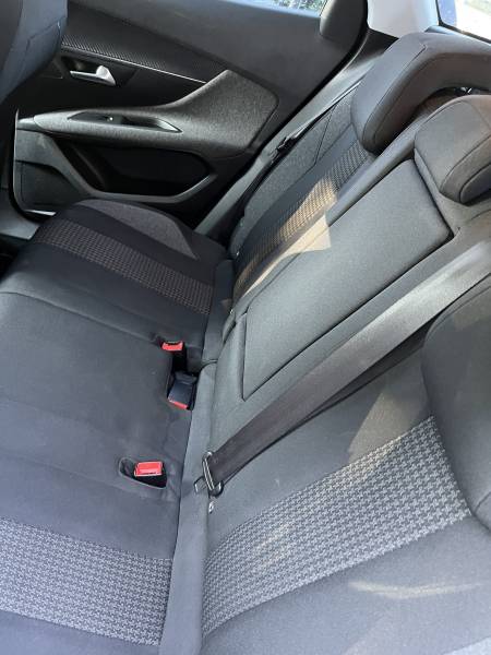 Voiture d’occasion PEUGEOT 3008 II 1.5 BLUE HDI 130 Active Business. EAT 8. 5p. avec GPS Europe Tactile et Radars AV + AR ainsi que Régulateur + Limiteur de vitesses. Garantie 12 Mois.