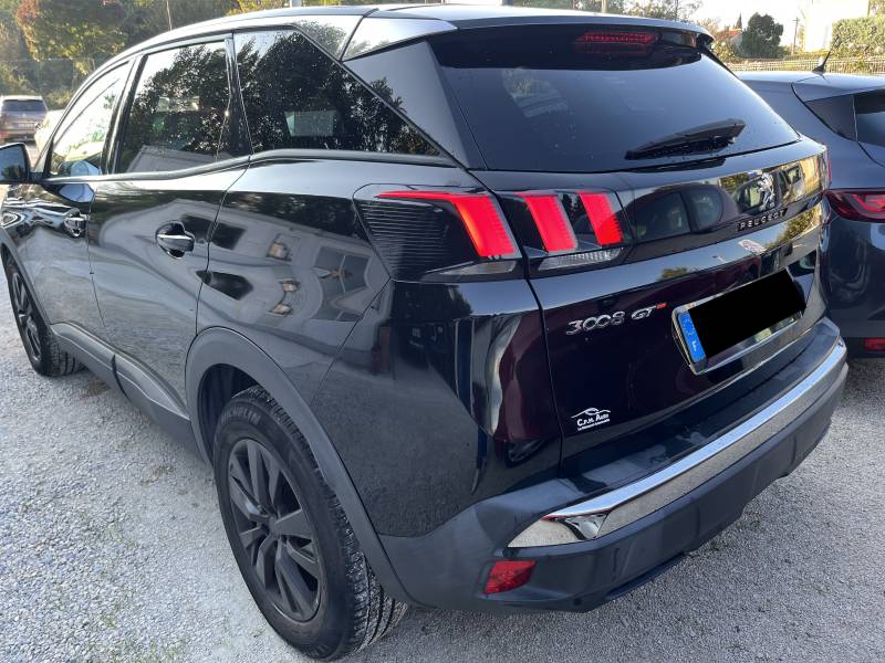 Dotée d’une boîte automatique EAT8 fluide et réactive, cette PEUGEOT 3008 offre une conduite souple et agréable. A ARLES