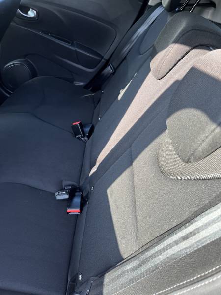 Voiture d’occasion RENAULT CLIO IV 1.5 DCI 75 Intens. 1ère Main. 5p. avec Régulateur + Limiteur de Vitesse et GPS Europe tactile ainsi que Radars de Recul. Garantie 12 Mois.