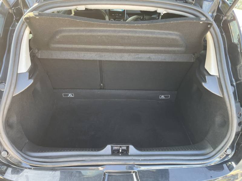 Voiture d’occasion RENAULT CLIO IV 1.5 DCI 75 Intens. 1ère Main. 5p. avec Régulateur + Limiteur de Vitesse et GPS Europe tactile ainsi que Radars de Recul. Garantie 12 Mois.