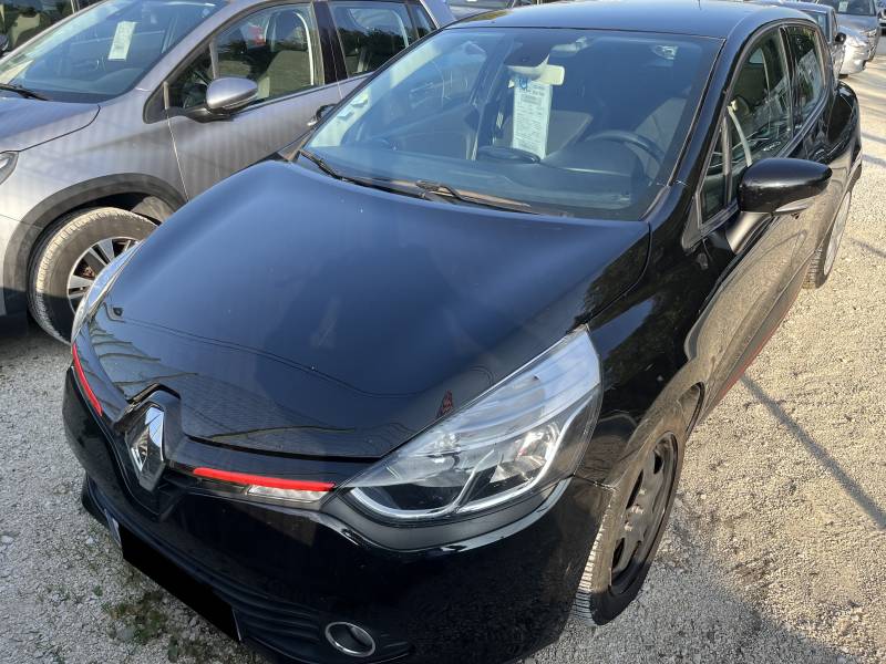 Voiture d’occasion RENAULT CLIO IV 1.5 DCI 75 Intens. 1ère Main. 5p. avec Régulateur + Limiteur de Vitesse et GPS Europe tactile ainsi que Radars de Recul. Garantie 12 Mois.