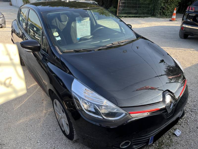 Voiture d’occasion RENAULT CLIO IV 1.5 DCI 75 Intens. 1ère Main. 5p. avec Régulateur + Limiteur de Vitesse et GPS Europe tactile ainsi que Radars de Recul. Garantie 12 Mois.
