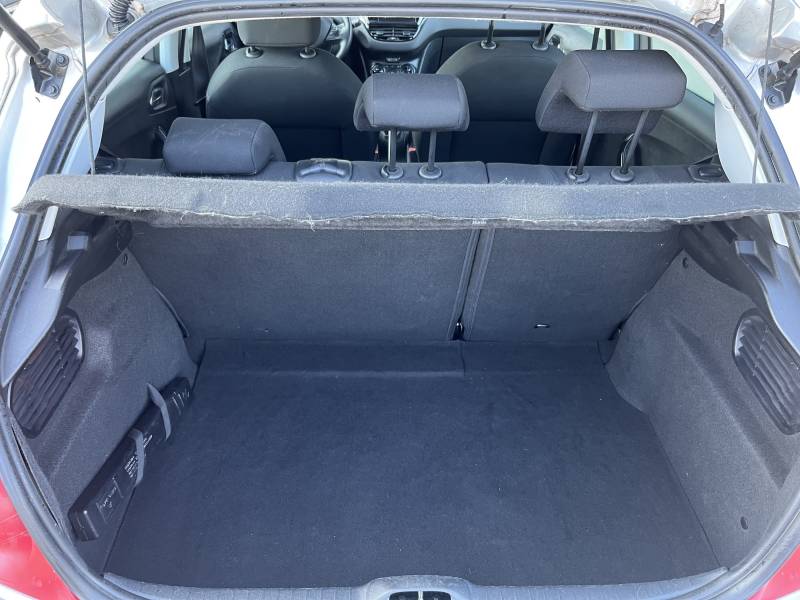 Voiture d’occasion PEUGEOT 208 1.4 HDi 70 Active 5p. Avec climatisation et régulateur de vitesse ainsi écran tactile. Garantie 12 Mois.