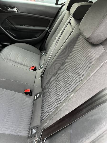 vente de voiture d’occasion à Avignon, ce modèle est idéal pour ceux qui recherchent une voiture d’occasion à Avignon performante, économique et confortable. A CARPENTRAS