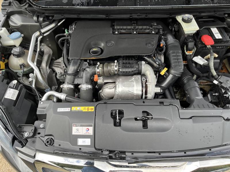 Voiture d’occasion PEUGEOT 308 II 1.6 Blue HDi 120 Active Business. BV6. 5p. avec GPS Europe tactile et régulateur + Limiteur de vitesse ainsi que Radars de Recul. Garantie 12 Mois.