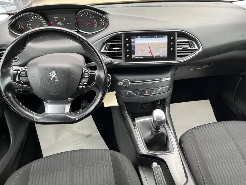 Voiture d’occasion PEUGEOT 308 II 1.6 Blue HDi 120 Active Business. BV6. 5p. avec GPS Europe tactile et régulateur + Limiteur de vitesse ainsi que Radars de Recul. Garantie 12 Mois.
