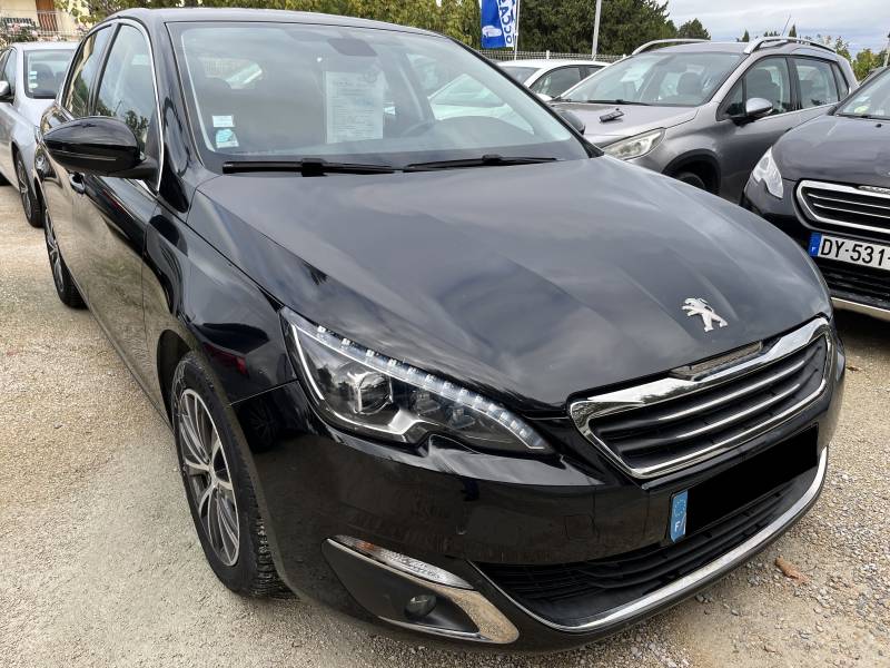  Dotée d’une boîte manuelle à 6 vitesses, elle offre une conduite souple et agréable, idéale pour les trajets quotidiens comme pour les longs parcours.  A CARPENTRAS