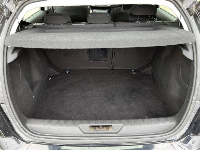 Voiture d’occasion PEUGEOT 308 II 1.6 BLUE HDI 120 Allure Business. 5p. BV6. avec GPS Europe Ecran Tactile et Régulateur + Limiteur de vitesse ainsi que Radar AV/AR. Garantie 12 Mois.
