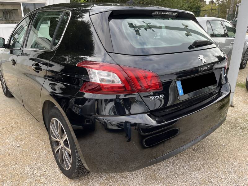 Voiture d’occasion PEUGEOT 308 II 1.6 BLUE HDI 120 Allure Business. 5p. BV6. avec GPS Europe Ecran Tactile et Régulateur + Limiteur de vitesse ainsi que Radar AV/AR. Garantie 12 Mois.