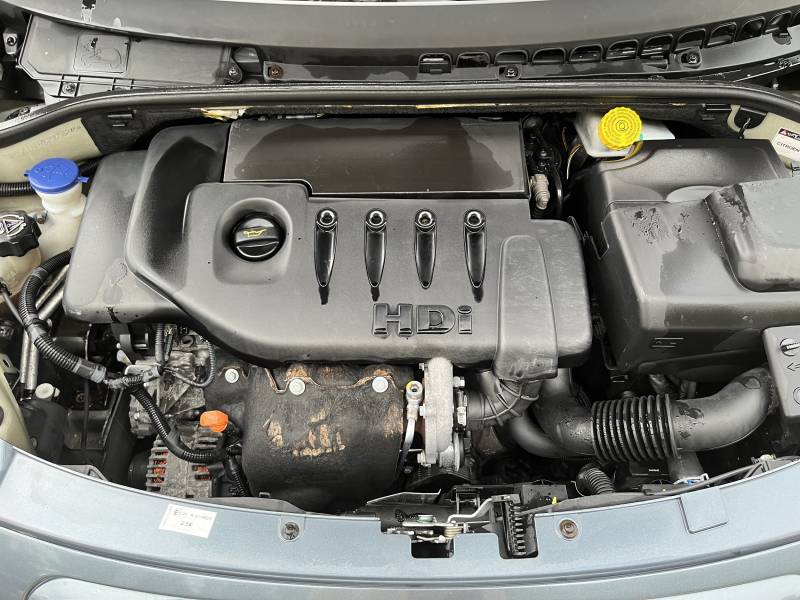 Voiture d’occasion CITROEN C3 II Ph2 1.4 HDI 70 Confort .5p. Avec climatisation et Radio CD MP3 Garantie 12 Mois.