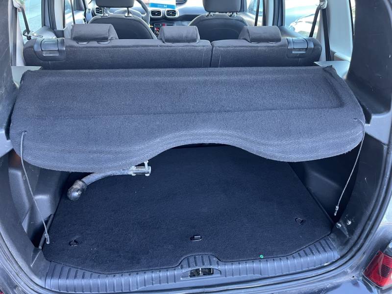 CITROËN C3 PICASSO 1.6 HDI 92 Confort séduit par son confort de conduite et sa praticité au quotidien. A ORANGE