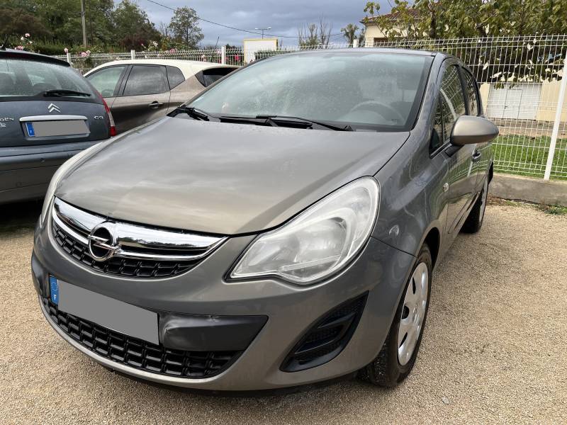 Voiture d’occasion OPEL CORSA D Ph2  1.3 CDTI 75 Essentia 5p. Avec climatisation et Crochet d’Attelage AR ainsi que Régulateur de Vitesse. Garantie 12 Mois.