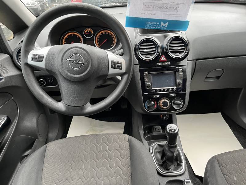 Voiture d’occasion OPEL CORSA D Ph2  1.3 CDTI 75 Essentia 5p. Avec climatisation et Crochet d’Attelage AR ainsi que Régulateur de Vitesse. Garantie 12 Mois.