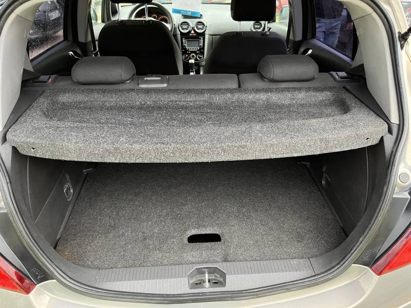 Voiture d’occasion OPEL CORSA D Ph2  1.3 CDTI 75 Essentia 5p. Avec climatisation et Crochet d’Attelage AR ainsi que Régulateur de Vitesse. Garantie 12 Mois.