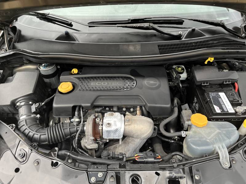 Voiture d’occasion OPEL CORSA D Ph2  1.3 CDTI 75 Essentia 5p. Avec climatisation et Crochet d’Attelage AR ainsi que Régulateur de Vitesse. Garantie 12 Mois.