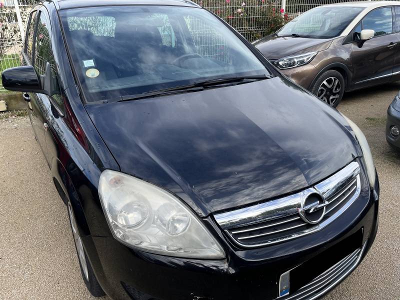 Situé dans le Vaucluse, CPM Auto Avignon sélectionne avec rigueur ses véhicules afin de proposer uniquement des modèles révisés et garantis, prêts à prendre la route.