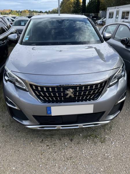Ce SUV de 2020, affichant 76 610 km d’origine garantis, se distingue par sa motorisation Diesel 1.5 BlueHDi 130 ch et sa boîte manuelle à 6 vitesses. A NIMES