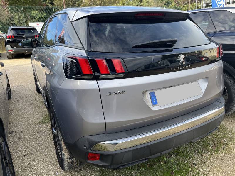 Elle incarne parfaitement le compromis entre performance, technologie et élégance — le tout à un tarif avantageux, comme toujours chez CPM Auto à Avignon.