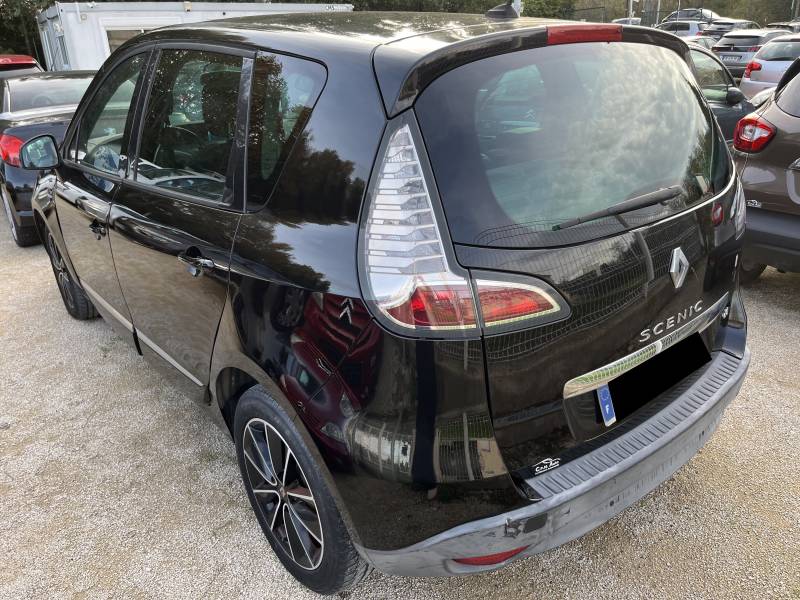 Voiture d’occasion RENAULT SCENIC III Ph3 1.5 DCI 130 Bose. BV6. 5p. Avec Radars de Recul et Sièges en Cuir ainsi que GPS Europe. Garantie 12 Mois.