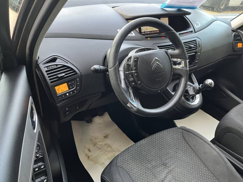 Voiture d’occasion CITROEN C4 PICASSO I Ph2 1.6 HDI 112 Millénium. BV6 - 5p. avec Radar de recul et régulateur + limiteur de vitesse ainsi que Crochet d’Attelage AR. Garantie 12 Mois.