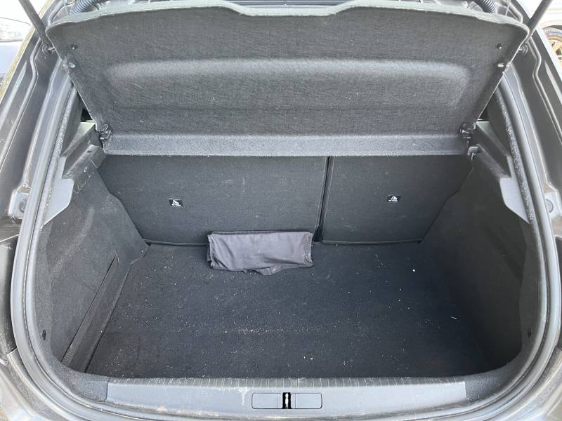 Voiture d’occasion PEUGEOT 208 II 1.5 Blue HDI 102 Active Business. BV6. 5p. avec CarPlay et régulateur et limiteur de vitesse ainsi que GPS Europe Tactile. Garantie 12 Mois.