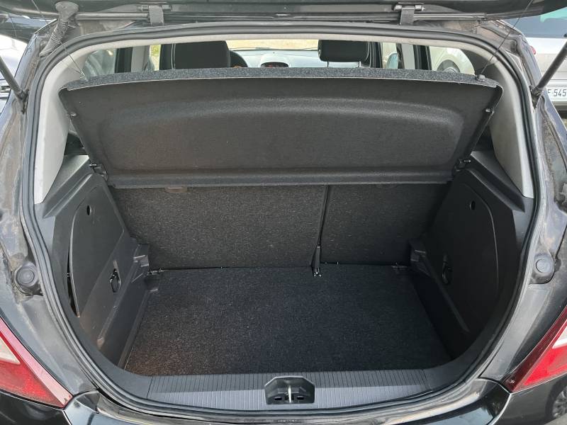 Voiture d’occasion OPEL CORSA D Ph2 1.3 CDTI 75 Cosmo. 5p. avec climatisation et radio CD MP3 commande au volant. Garantie 12 Mois.