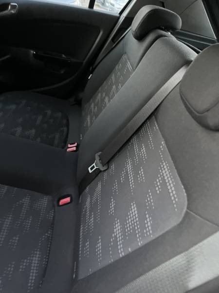 Voiture d’occasion OPEL CORSA D Ph2 1.3 CDTI 75 Cosmo. 5p. avec climatisation et radio CD MP3 commande au volant. Garantie 12 Mois.