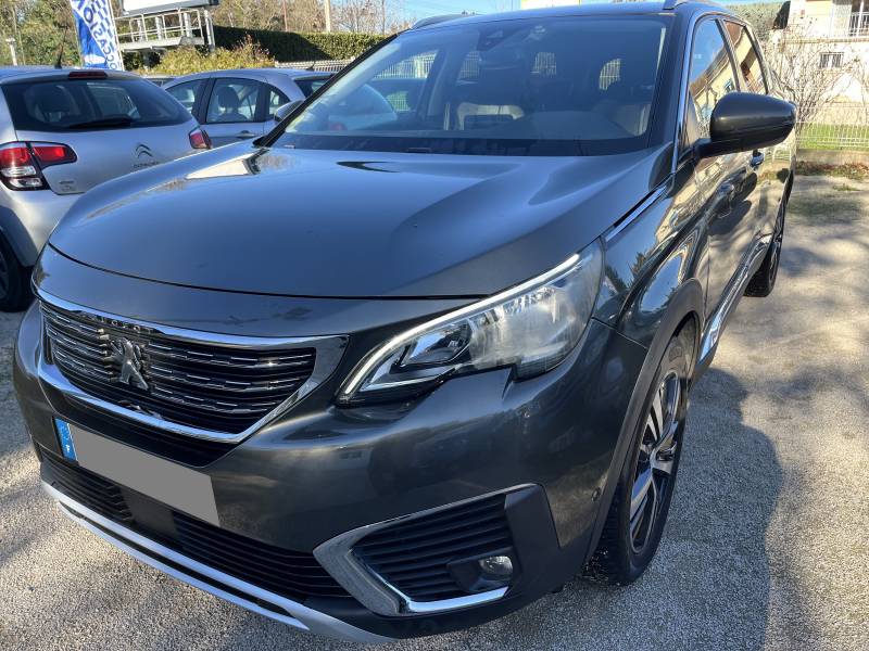 Voiture d’occasion PEUGEOT 5008 II 1.5 BLUE HDI 130 Allure Business. BV6. 7P. avec CarPlay et Radars AV et AR + caméra de recul ainsi que Crochet d’Attelage AR. Garantie 12 Mois.
