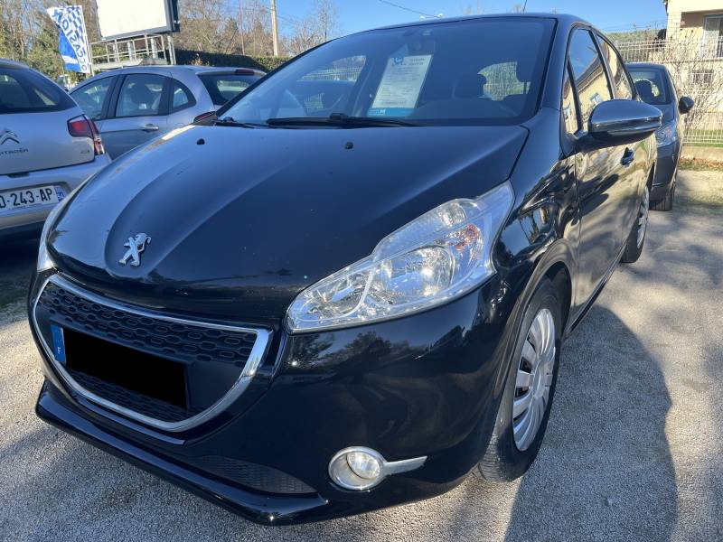 Voiture d’occasion PEUGEOT 208 1.6 e-HDI 92 Urban Soul. 5p. 1ère Main. Avec climatisation et régulateur de vitesse ainsi que Radar de Recul. Garantie 12 Mois.