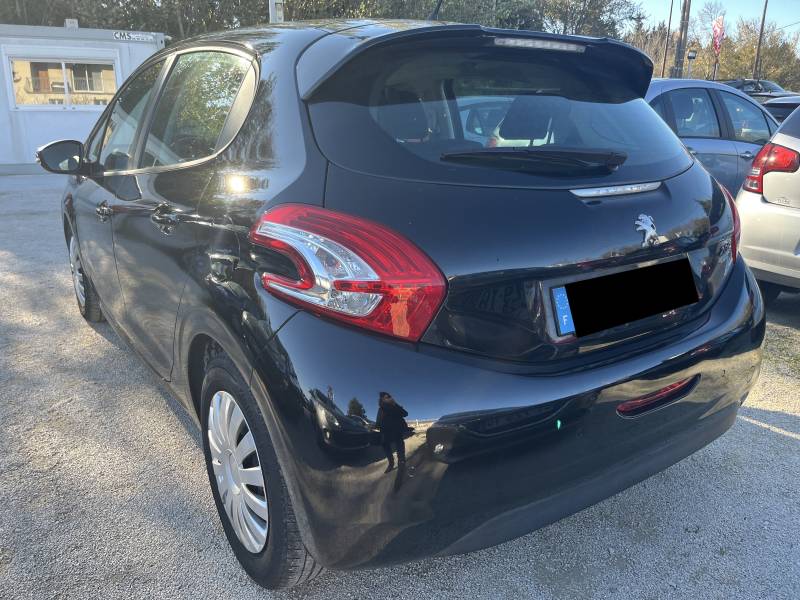 Voiture d’occasion PEUGEOT 208 1.6 e-HDI 92 Urban Soul. 5p. 1ère Main. Avec climatisation et régulateur de vitesse ainsi que Radar de Recul. Garantie 12 Mois.