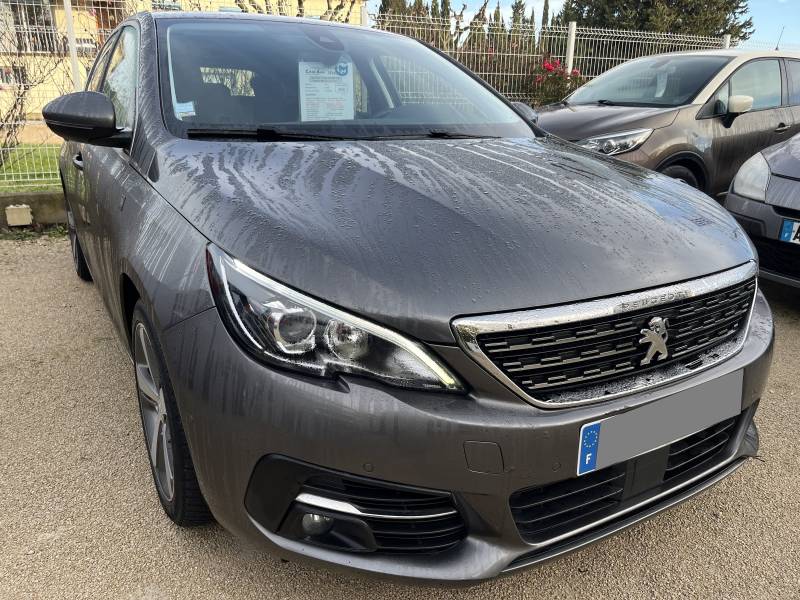  PEUGEOT 308 II Ph2 1.5 Blue HDi 130 Tech Editon de 2019, en Diesel, affiche 133.978 km d’origine garantie. A ARLES