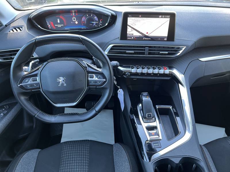 Ce véhicule Monospace/SUV 5 portes, 5 places, de 2021, affiche 122 471 km d’origine garantie. A CARPENTRAS